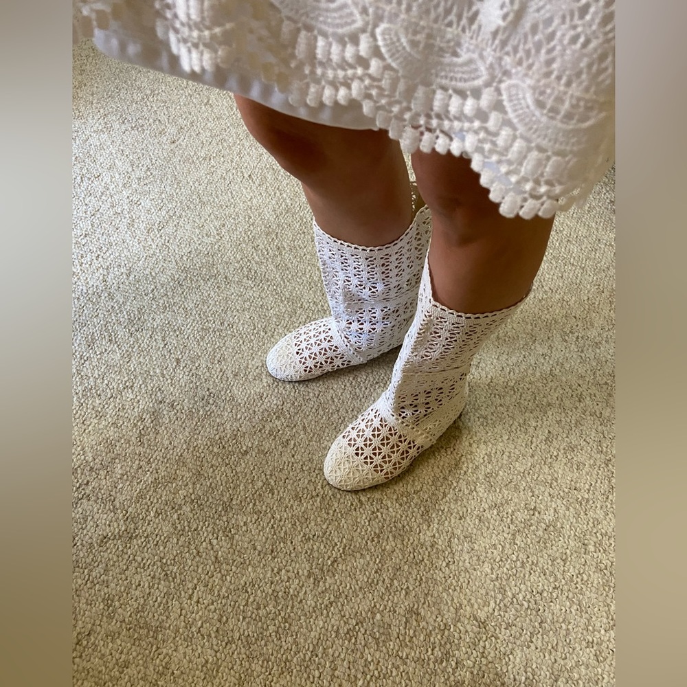 Women’s summer hollow out knitted boots, round toe, mid calf shoes, breathable.